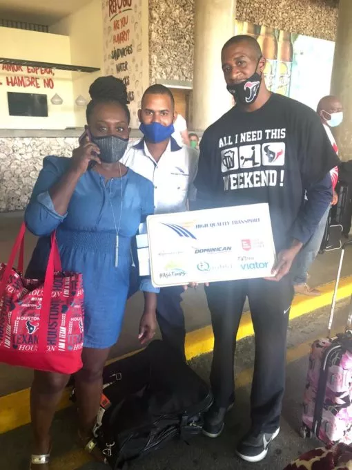 couple and driver best punta cana tours